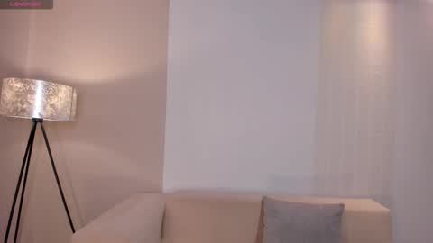 Molly Sunders online show from October 11, 2025, 12:26 pm