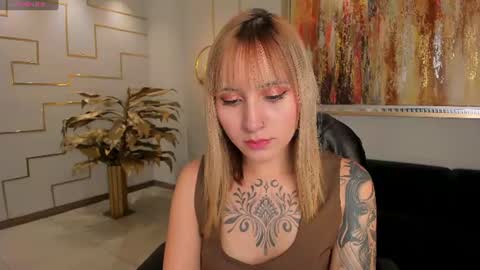 Snapshot of mollysunders_ chatting on June 13, 2026, 9:13 pm Molly Sunders online show from June 13, 2026, 9:13 pm