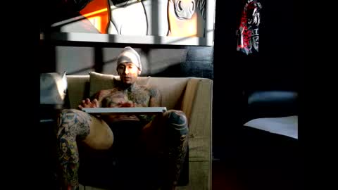 Snapshot of molotov_explosive chatting on October 25, 2025, 9:31 pm Molotov online show from October 25, 2025, 9:31 pm