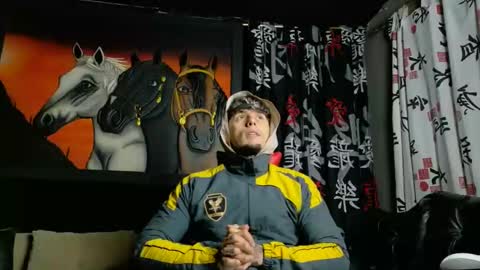 Snapshot of molotov_explosive chatting on October 28, 2025, 12:47 am Molotov online show from October 28, 2025, 12:47 am