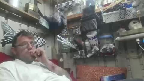 Molotovfoxtail online show from January 8, 2026, 1:52 am