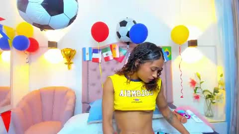 molyrestrepo online show from June 23, 2026, 8:07 pm