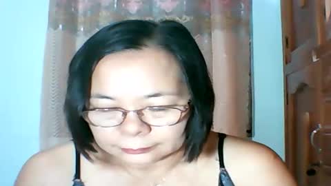 Snapshot of mombastic55 chatting on May 21, 2026, 8:49 pm mombastic55 online show from May 21, 2026, 8:49 pm