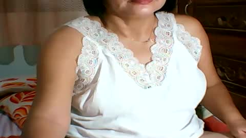 Snapshot of mombastic55 chatting on May 22, 2026, 9:09 pm mombastic55 online show from May 22, 2026, 9:09 pm