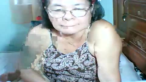 Snapshot of mombastic55 chatting on May 30, 2026, 8:00 am mombastic55 online show from May 30, 2026, 8:00 am