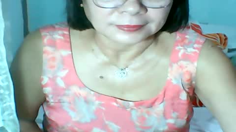 Snapshot of mombastic55 chatting on June 13, 2026, 9:07 am mombastic55 online show from June 13, 2026, 9:07 am