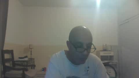 moment71200 online show from January 8, 2025, 6:41 pm