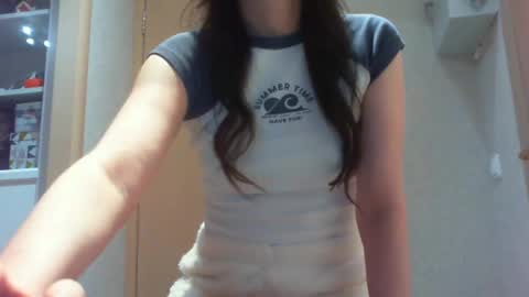 Snapshot of momentbeforedown chatting on December 8, 2024, 8:58 pm Hailey online show from December 8, 2024, 8:58 pm