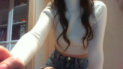 Snapshot of momentbeforedown chatting on December 22, 2024, 5:45 am Hailey online show from December 22, 2024, 5:45 am