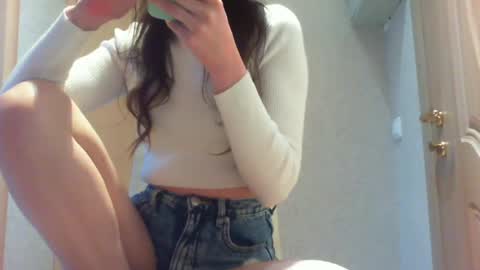 Snapshot of momentbeforedown chatting on December 22, 2024, 8:49 am Hailey online show from December 22, 2024, 8:49 am