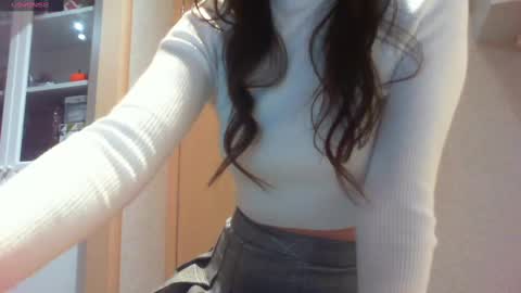 Snapshot of momentbeforedown chatting on February 16, 2025, 12:19 am Hailey online show from February 16, 2025, 12:19 am