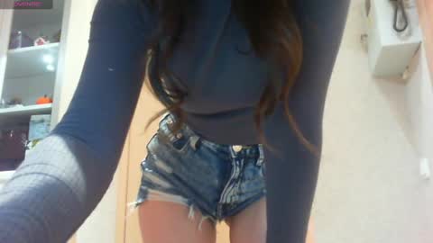 Snapshot of momentbeforedown chatting on March 1, 2025, 4:22 pm Hailey online show from March 1, 2025, 4:22 pm