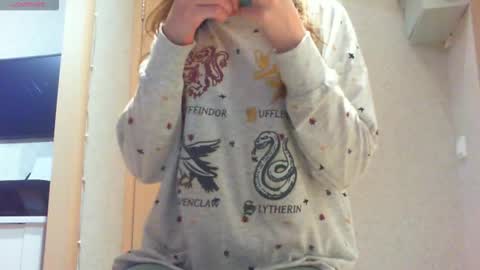 Snapshot of momentbeforedown chatting on October 26, 2025, 2:45 pm Hailey online show from October 26, 2025, 2:45 pm