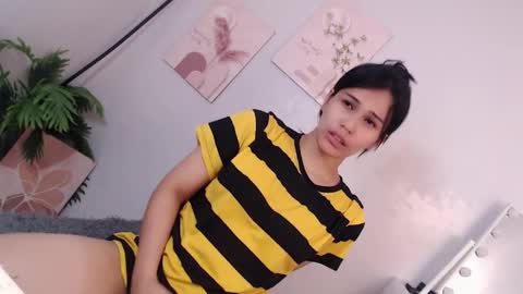 MOMIKHEM online show from April 18, 2026, 5:33 am