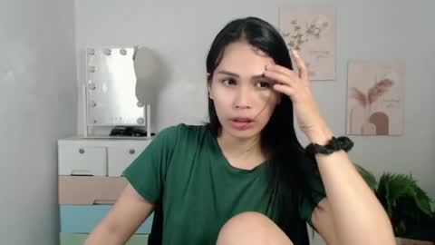 Snapshot of momi_khem019 chatting on July 4, 2026, 10:32 am MOMIKHEM online show from July 4, 2026, 10:32 am