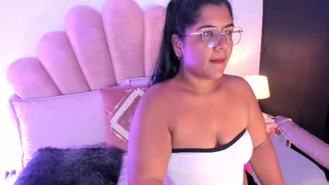 Snapshot of mommy_huge_ass chatting on July 18, 2026, 2:05 am Victoria online show from July 18, 2026, 2:05 am