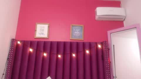 Daphne  online show from February 26, 2025, 6:37 am