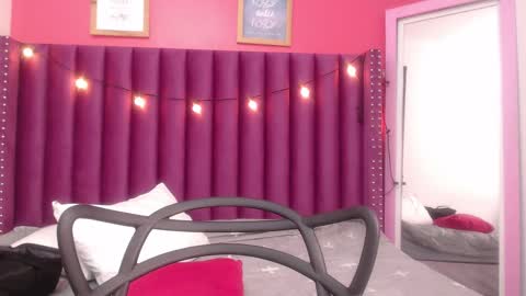 Daphne  online show from February 26, 2025, 9:42 am