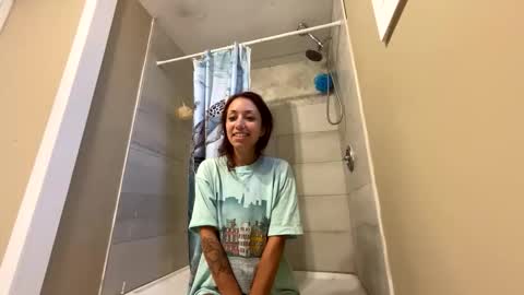 mommyswett online show from October 28, 2025, 1:47 pm