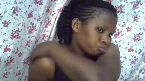 Snapshot of momsdoll chatting on February 9, 2026, 8:51 am momsdoll online show from February 9, 2026, 8:51 am