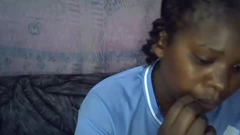 Snapshot of momsdoll chatting on February 16, 2026, 7:37 am momsdoll online show from February 16, 2026, 7:37 am