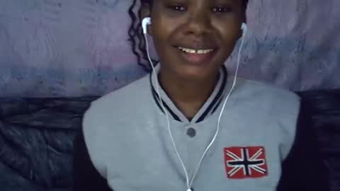 Snapshot of momsdoll chatting on February 25, 2026, 5:39 am momsdoll online show from February 25, 2026, 5:39 am