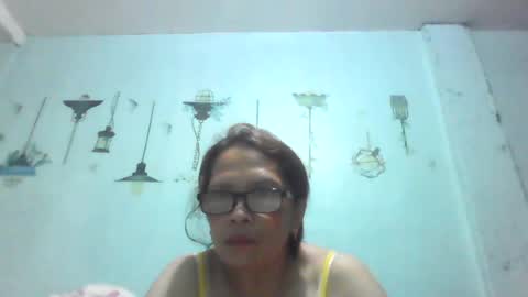 Snapshot of momshe_sweet chatting on August 1, 2026, 9:25 pm momshe_sweet online show from August 1, 2026, 9:25 pm