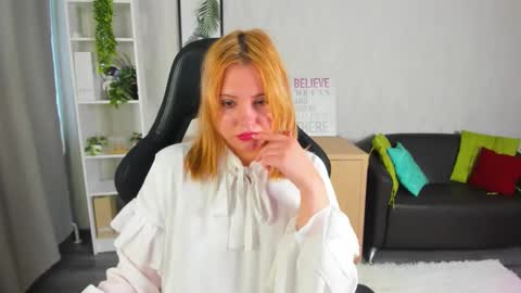 Snapshot of mon1ca_jones chatting on February 14, 2026, 9:06 am mon1ca_jones online show from February 14, 2026, 9:06 am