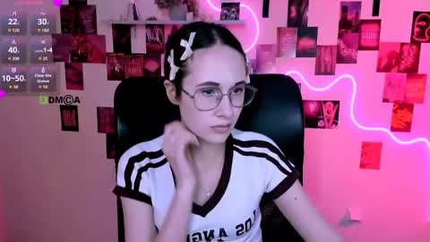 Snapshot of mona_cloud chatting on May 9, 2026, 6:57 pm Mona online show from May 9, 2026, 6:57 pm