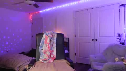 Snapshot of mona_the_milf chatting on November 13, 2025, 1:48 am Lutsen......rebranding online show from November 13, 2025, 1:48 am