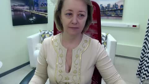 Snapshot of mona_w chatting on February 15, 2026, 5:15 am Mona online show from February 15, 2026, 5:15 am