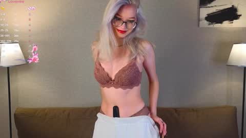 Mona online show from January 20, 2025, 5:37 pm