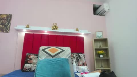 paola online show from October 12, 2025, 2:16 pm