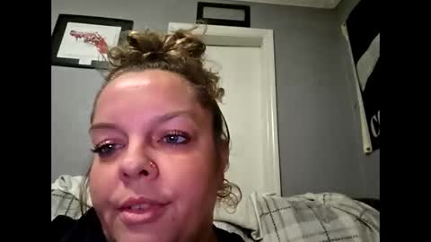 monamakeumoana88 online show from November 19, 2025, 10:54 pm