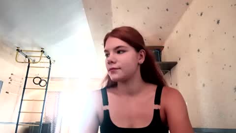 Snapshot of monameltz chatting on August 5, 2026, 5:10 am Violetta online show from August 5, 2026, 5:10 am
