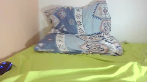 Snapshot of moncef122 chatting on October 14, 2025, 8:31 pm moncef122 online show from October 14, 2025, 8:31 pm