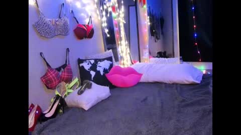 Snapshot of monica_lily chatting on June 25, 2026, 1:26 pm Monica online show from June 25, 2026, 1:26 pm