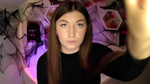 sweet girl and shine body online show from October 7, 2025, 11:40 am