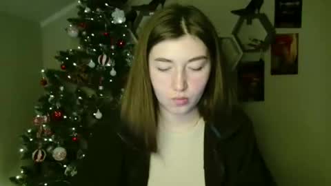 sweet girl and shine body online show from November 30, 2025, 11:14 am