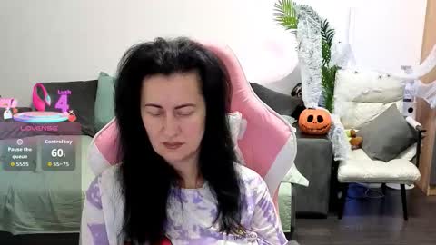 Monica online show from October 21, 2025, 9:43 am