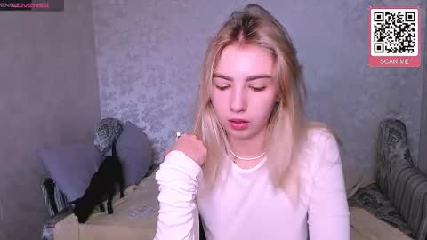 monicamoonlight online show from September 14, 2025, 1:54 pm