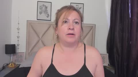 Snapshot of monicapink_ chatting on January 31, 2026, 7:11 pm Mony online show from January 31, 2026, 7:11 pm