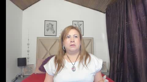 Snapshot of monicapink_ chatting on February 9, 2026, 11:36 am Mony online show from February 9, 2026, 11:36 am