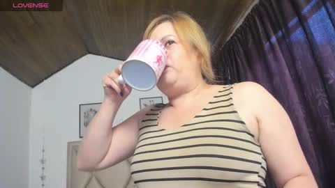 Snapshot of monicapink_ chatting on March 21, 2026, 12:10 pm Mony online show from March 21, 2026, 12:10 pm