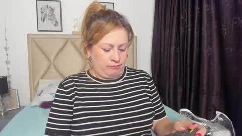 Snapshot of monicapink_ chatting on March 30, 2026, 12:28 pm Mony online show from March 30, 2026, 12:28 pm