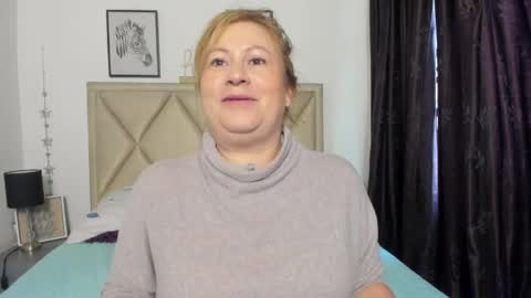 Snapshot of monicapink_ chatting on April 6, 2026, 12:28 pm Mony online show from April 6, 2026, 12:28 pm