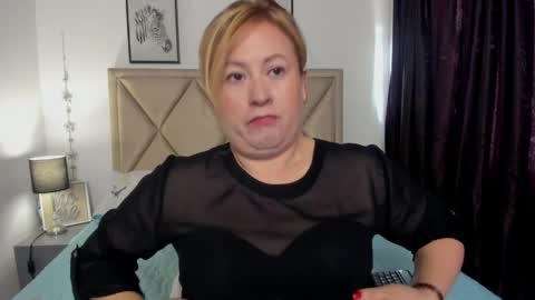 Snapshot of monicapink_ chatting on April 10, 2026, 11:59 am Mony online show from April 10, 2026, 11:59 am