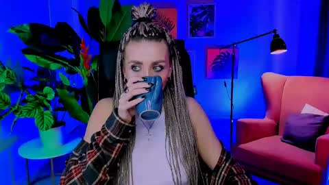 Snapshot of monicariley chatting on May 5, 2026, 10:01 am monicariley online show from May 5, 2026, 10:01 am