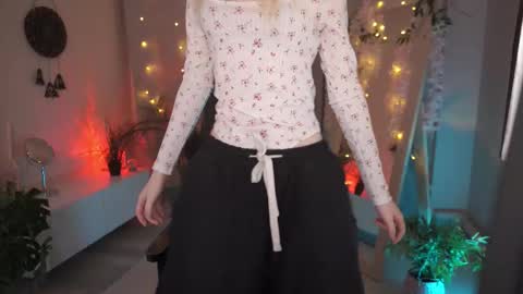  Monica  online show from October 1, 2025, 6:08 am