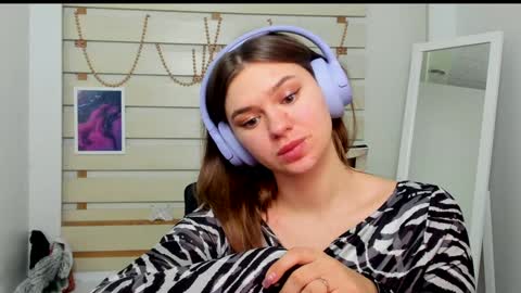 Monika online show from February 4, 2025, 11:06 pm